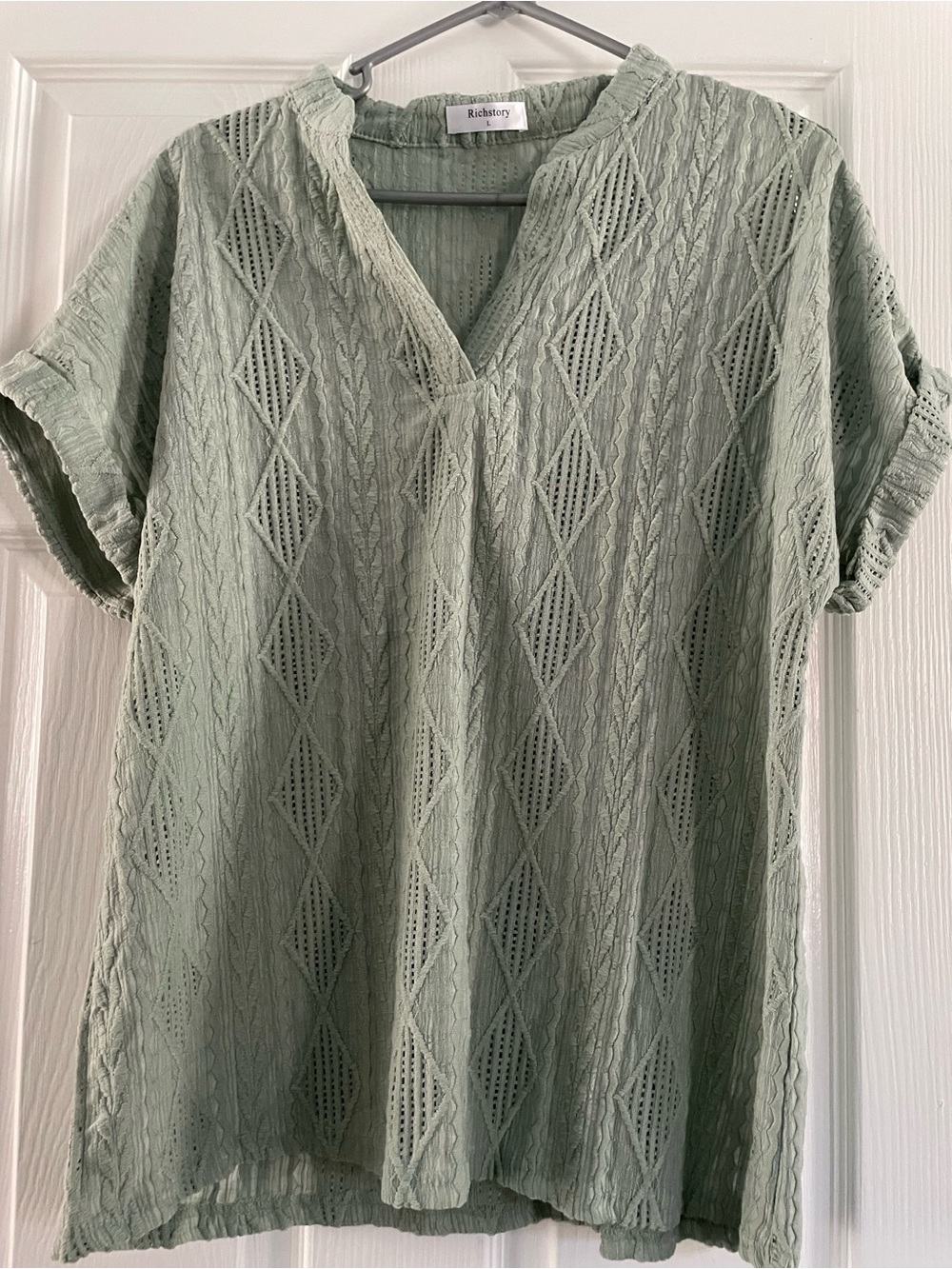 Kensie Light Sage Open V-Neck Textured Tunic